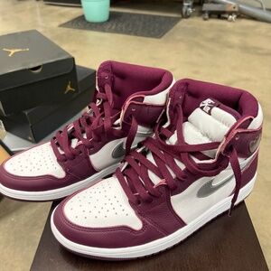 Air Jordan 1 Retro High OG Bordeaux